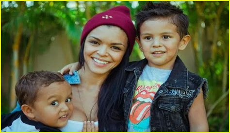 Tahiti Hernandez (Pop Singer) - Age, Birthday, Bio, Facts, Family, Net Worth, Height & More